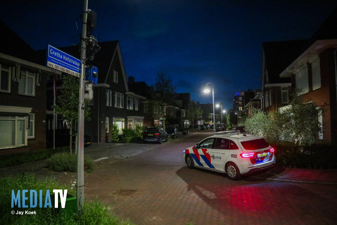 Politie- en particuliere beveiliging bij woning overleden loodgieter Gretha Hofstralaan Vlaardingen