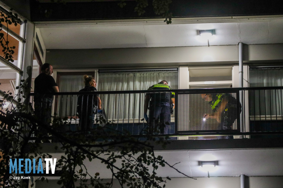 Schade na explosie bij flatwoning Van Heuven Goedhartstraat Schiedam