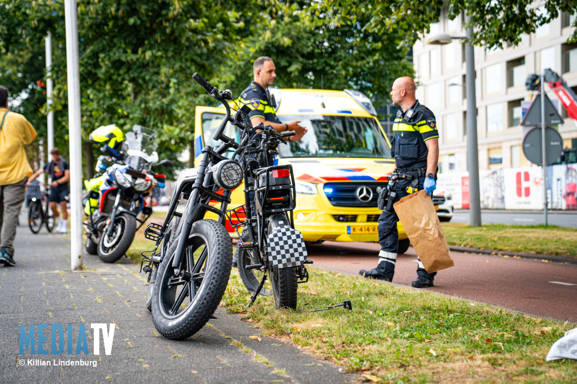 Man, vrouw en kind gewond bij aanrijding tussen fatbikes Boompjes Rotterdam