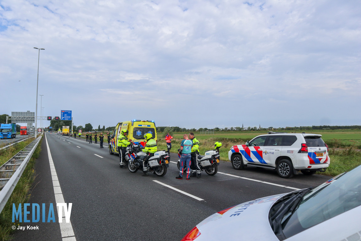 Automobiliste met pech aangereden door vrachtwagen snelweg A20 Maassluis