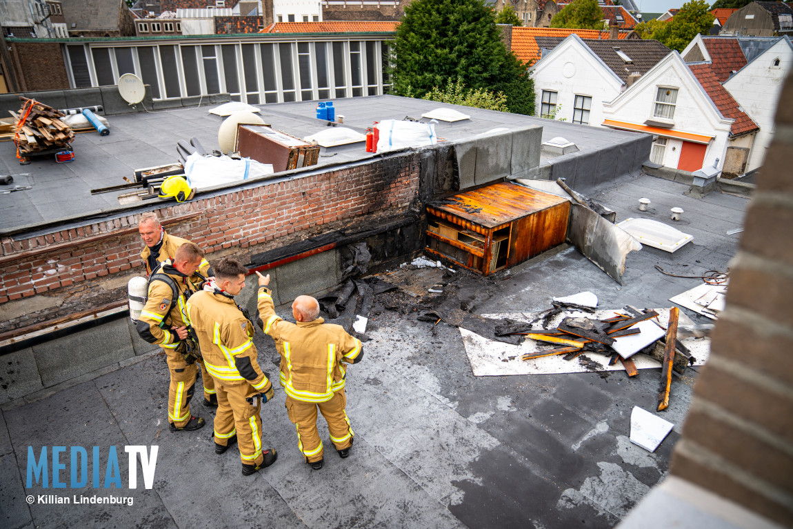 Uitslaande brand op dak zorginstelling door dakdekkerswerkzaamheden Westvest Schiedam