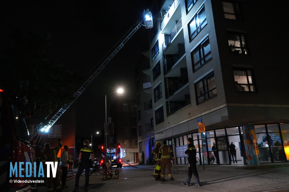 Veel schade na woningbrand Crooswijksestraat Rotterdam