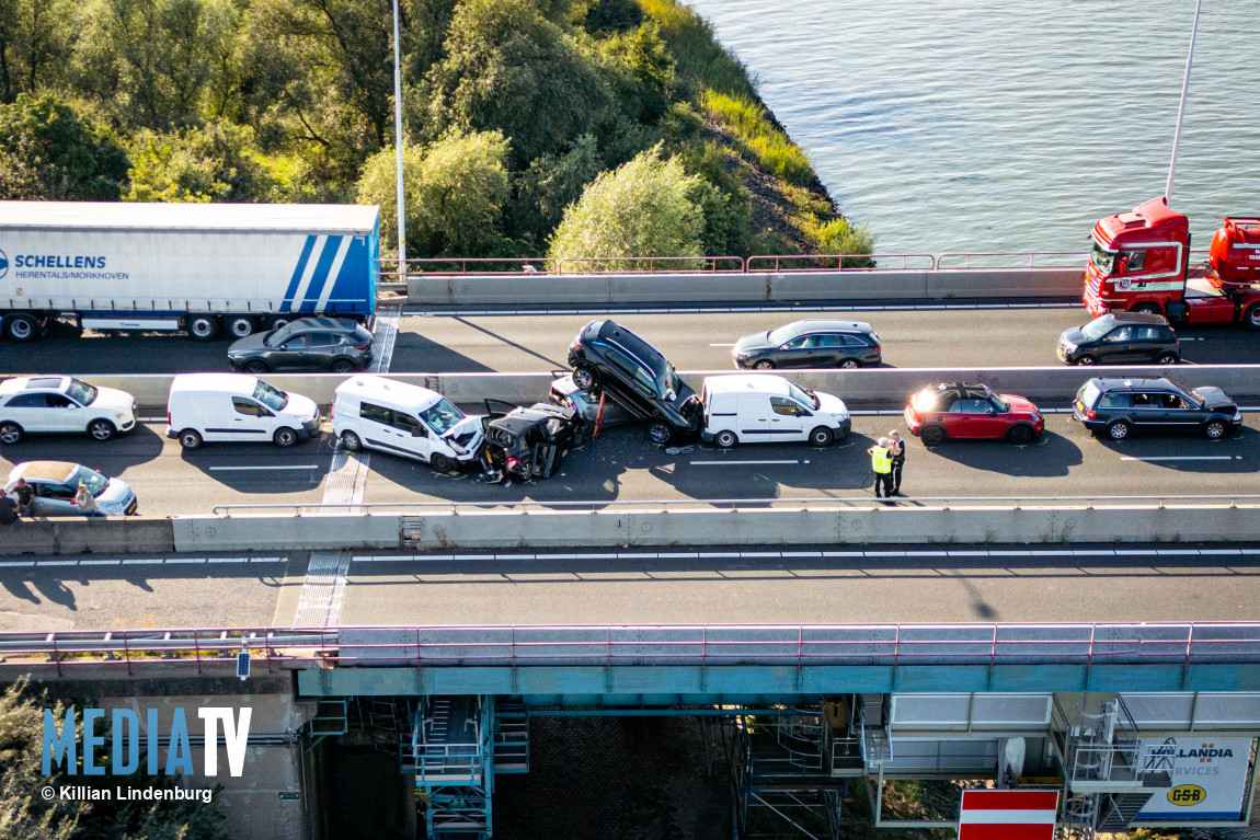 Verkeersinfarct na kettingbotsing op Haringvlietbrug Den Bommel