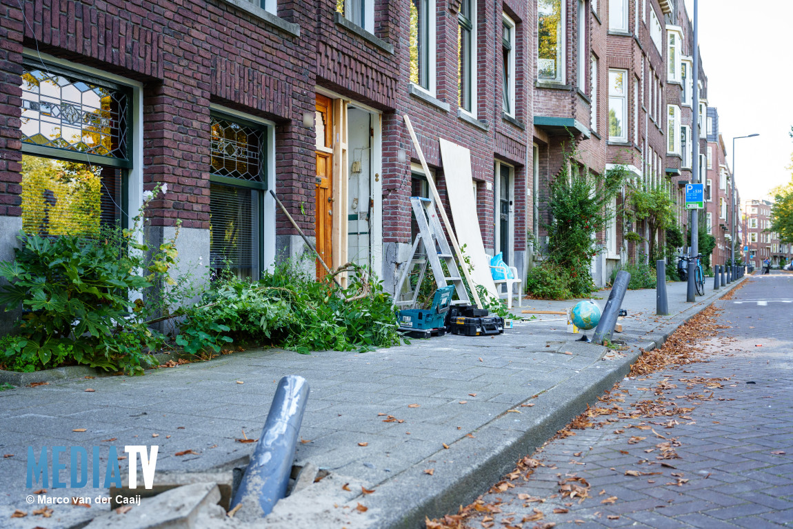 Automobilist onder invloed rijdt woning binnen Essenburgsingel Rotterdam