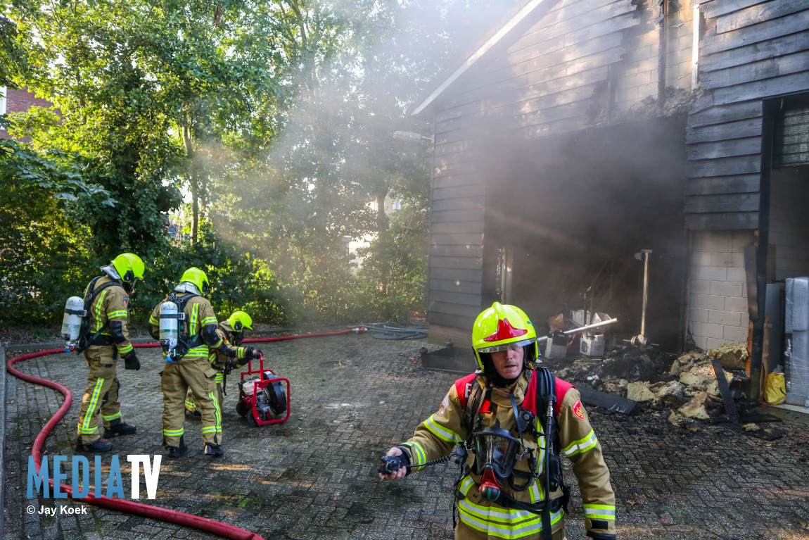 Kinderdagverblijf ontruimd na grote brand in loods Beeldsweg Zuidland