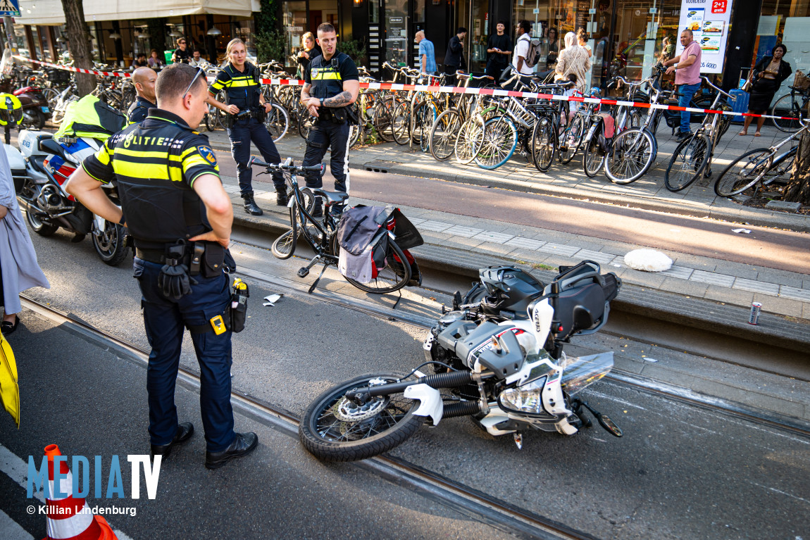 Grote drukte ambulances zorgt voor lange wachttijd bij ongeval Nieuwe Binnenweg Rotterdam