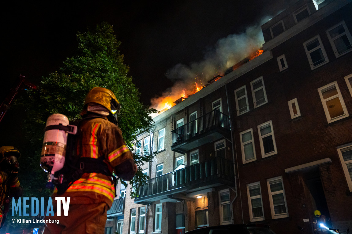 Verdachte gevlucht na explosie en uitslaande brand portiekflat Allard Piersonstraat Rotterdam