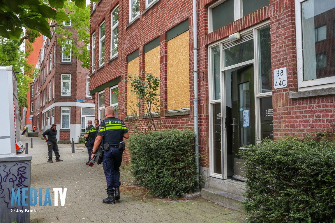 Woning van vermeende kinderlokker leeggehaald Paradijslaan Rotterdam