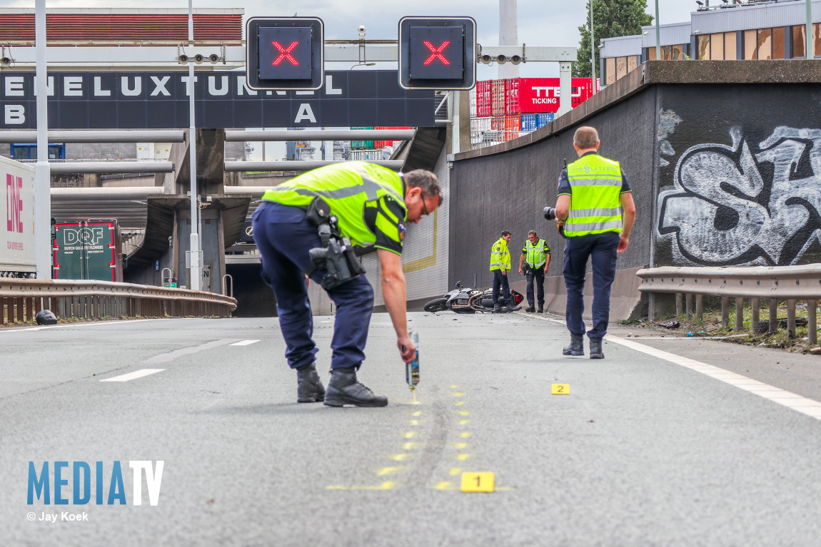 Motorrijder zwaargewond na ongeval voor Beneluxtunnel A4 Vlaardingen