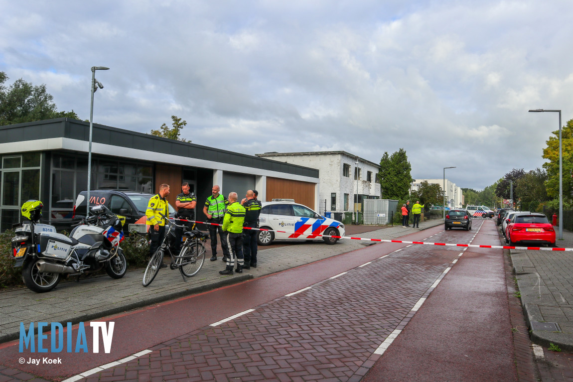 Fietsster komt onder auto terecht na aanrijding Adrianalaan Rotterdam