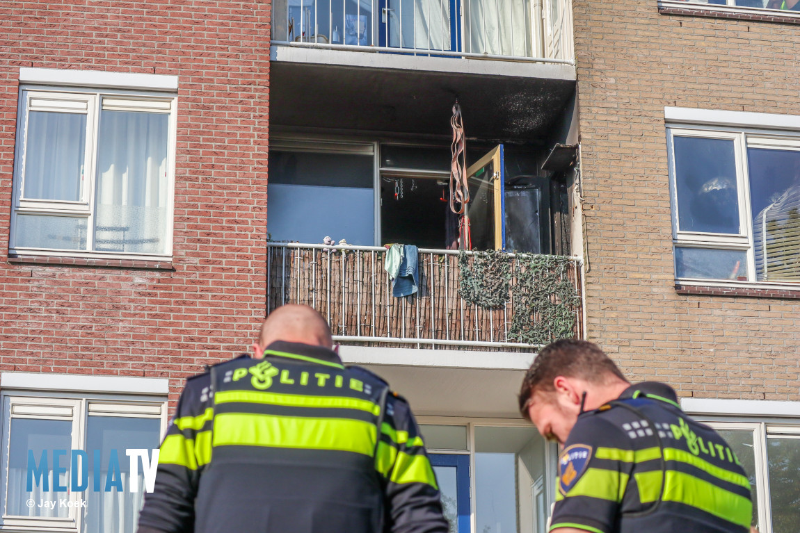 Veel schade na woningbrand Van Baerlestraat Vlaardingen