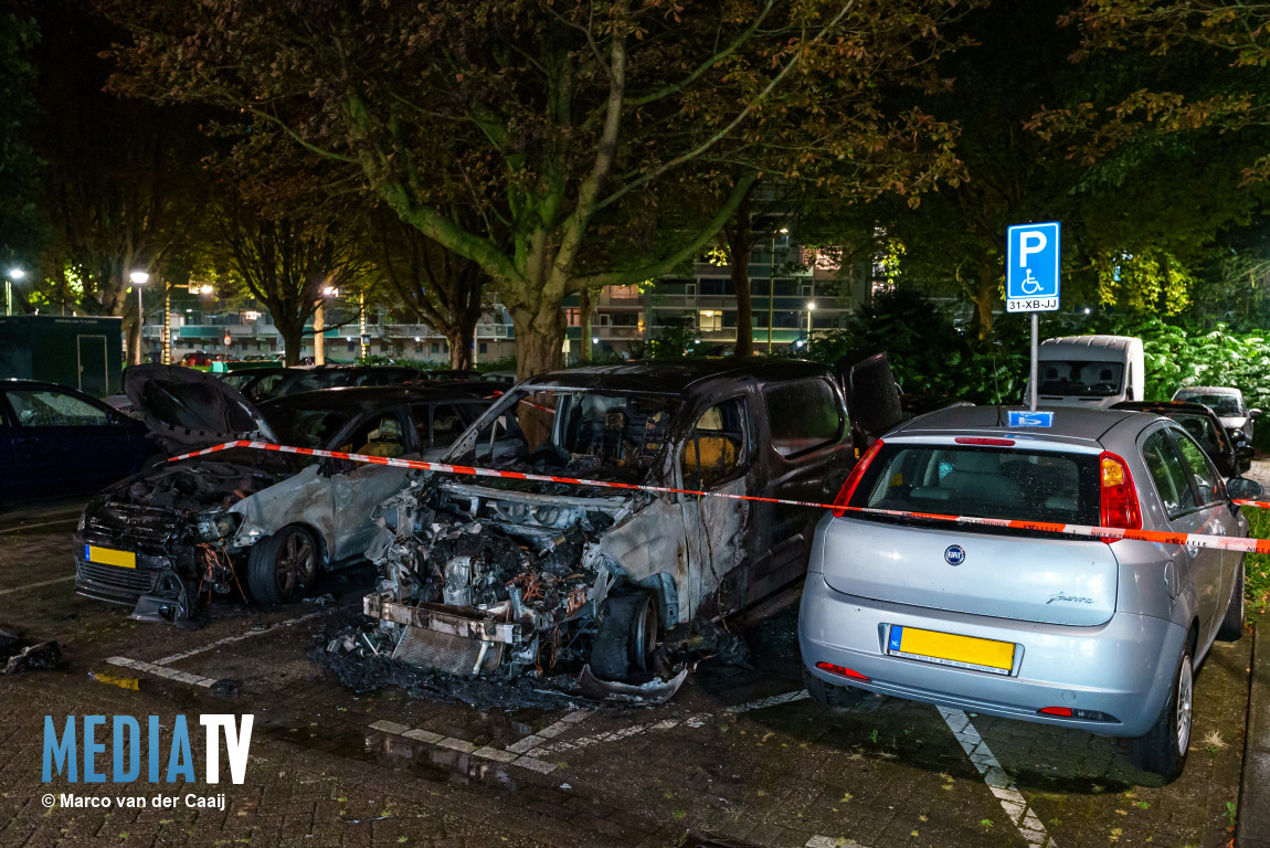 Meerdere auto’s zwaar beschadigd door brand Reggestraat Ridderkerk