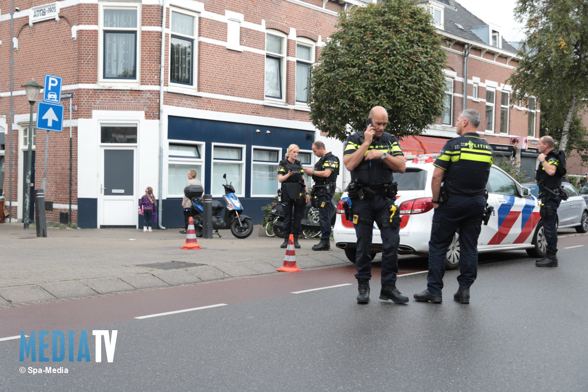 Auto op klaarlichte dag onder vuur genomen Strijensestraat Schiedam