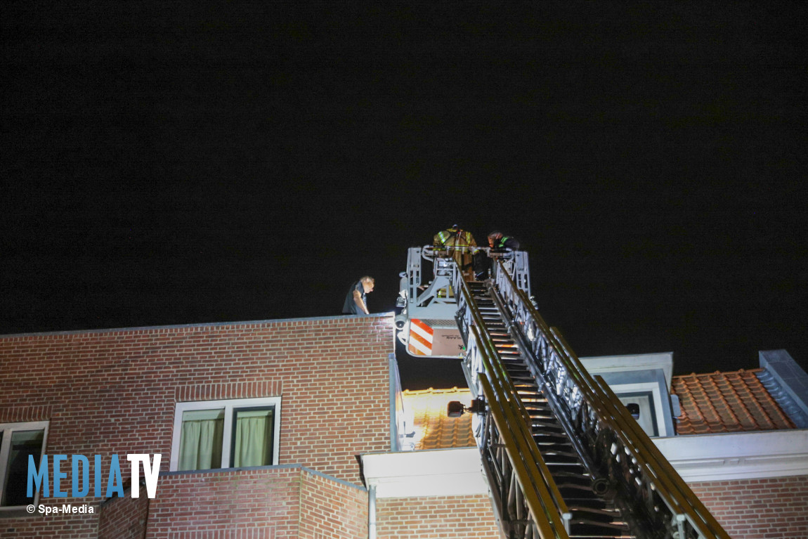 Rustige redding in Rotterdam: man zonder problemen van dak gehaald Beijerlandselaan