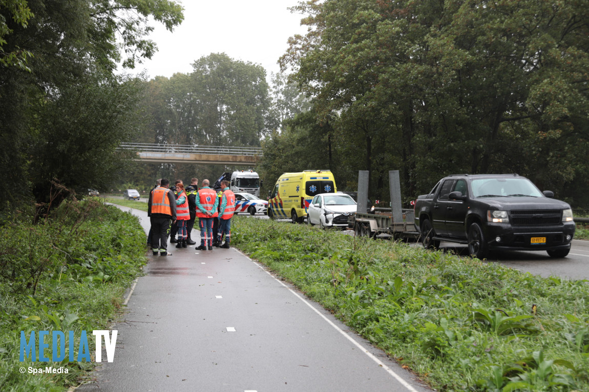 Automobilist rijdt achterop aanhangwagen N209 Bleiswijk