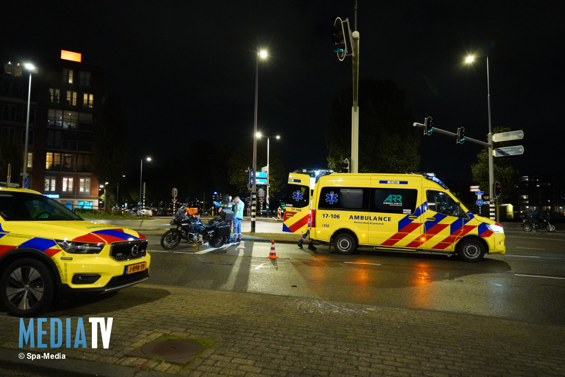 Motorrijder gewond na eenzijdig ongeval Prins Hendrikkade Rotterdam