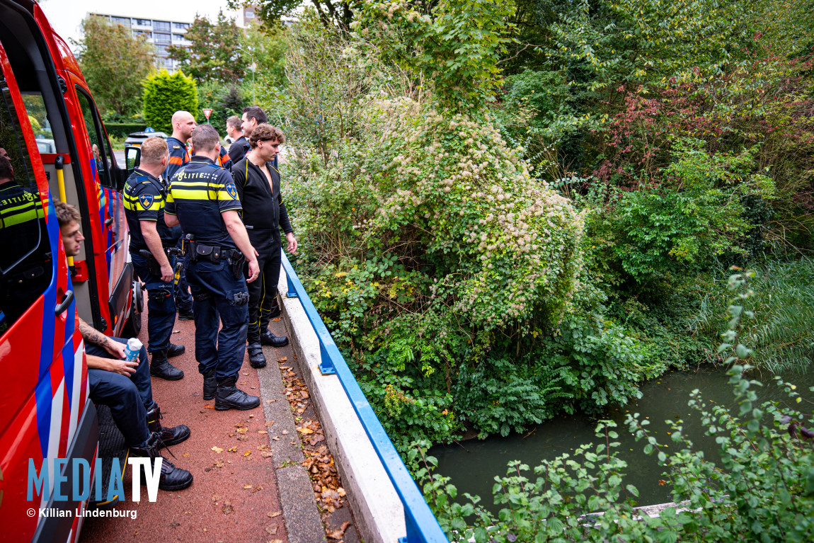 Fietsster komt in het water terecht na val van viaduct Eulerlaan Dordrecht