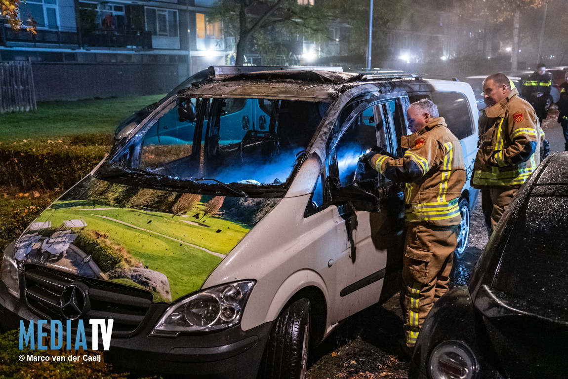 Bestelbus volledig uitgebrand Melanchtonweg Rotterdam