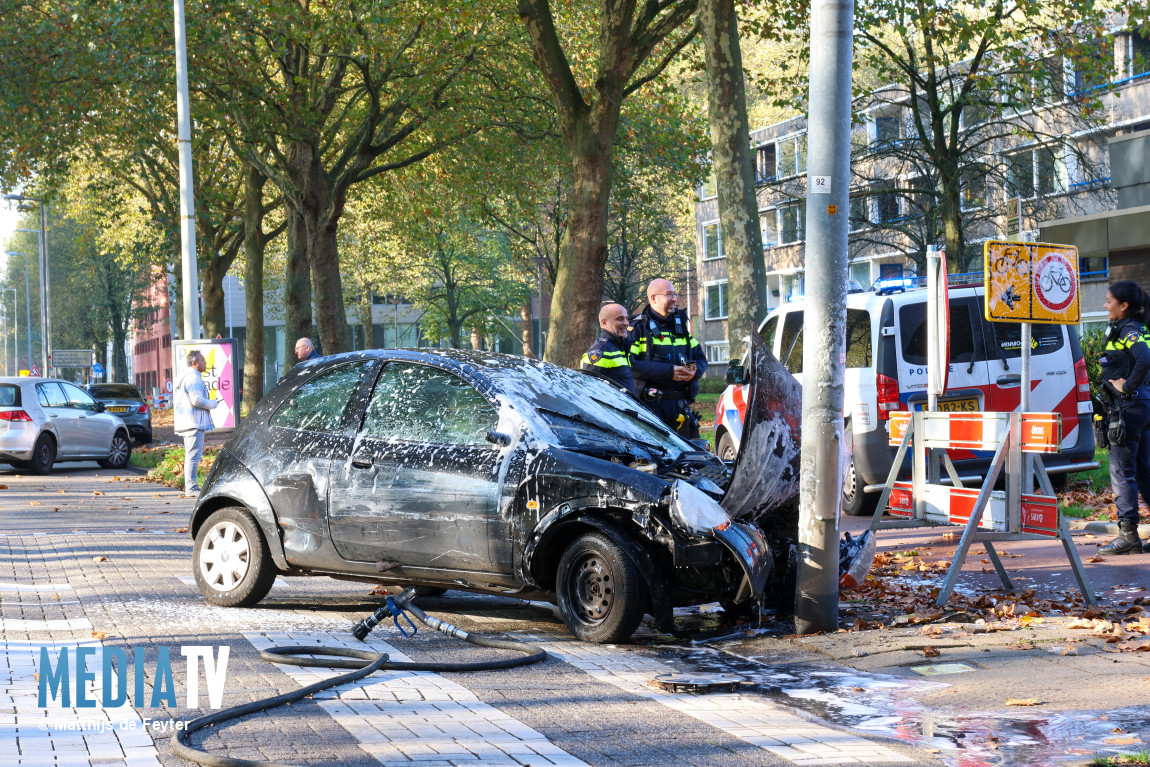 Vrouw onder invloed botst op tegenligger en lantaarnpaal Prinsenlaan Rotterdam