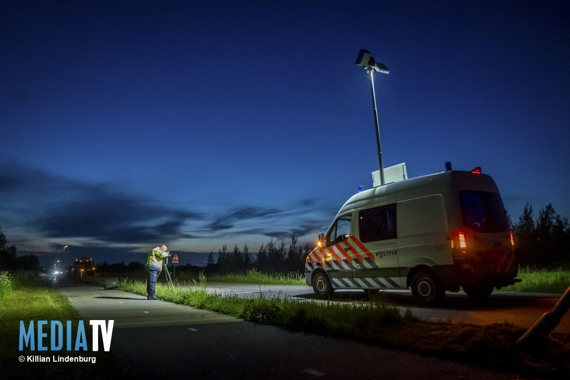 25-jarige man komt om het leven bij aanrijding auto met boom Geldersedijk Dirksland