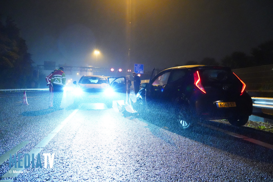 Automobilist botst tegen ander voertuig tijdens invoegen A20 Rotterdam