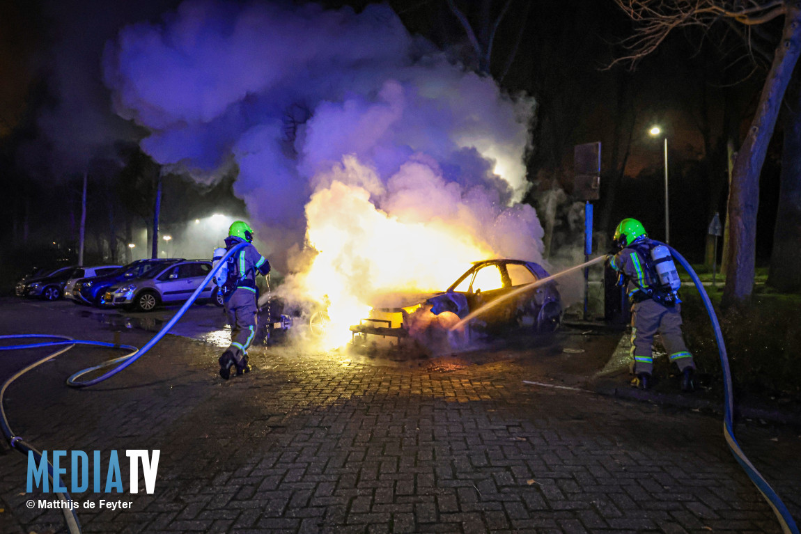 Twee elektrische auto's uitgebrand Eenbes Rotterdam