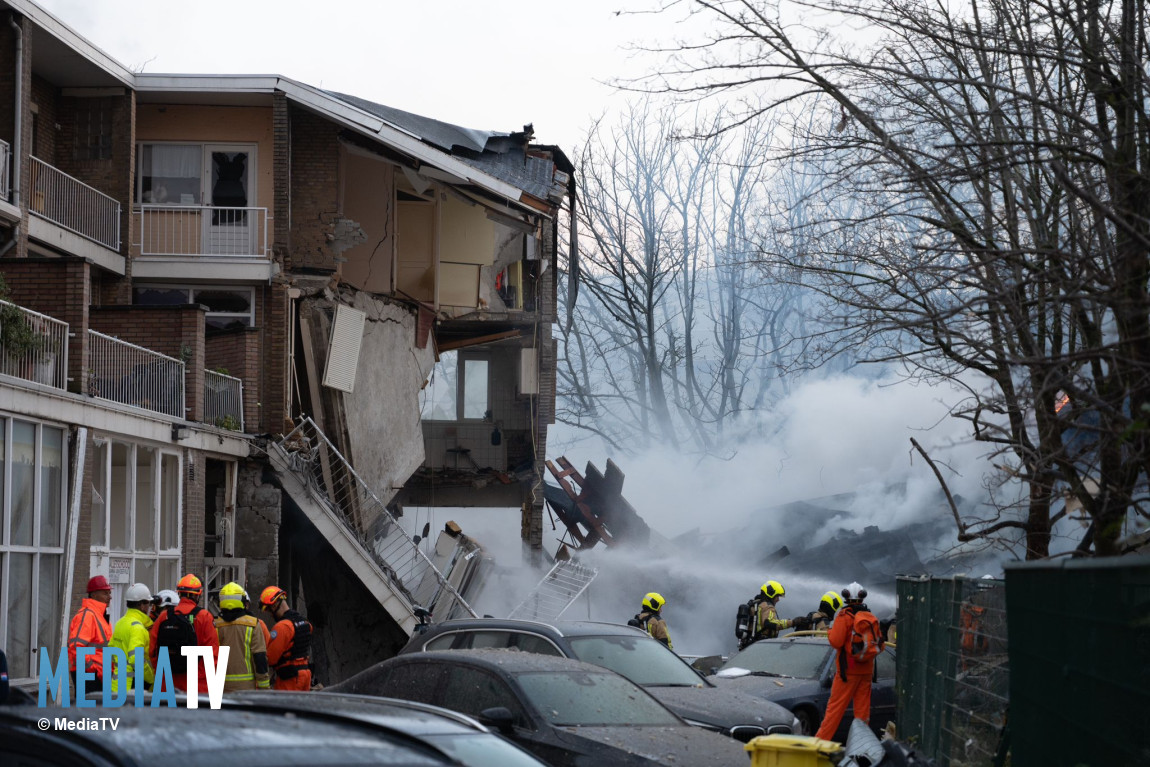 Hulpdiensten Rijnmond naar Den Haag na instorten flat door explosie Tarwekamp Den Haag