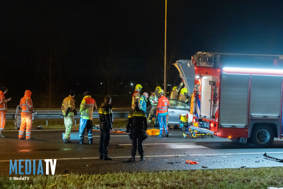 Slachtoffer uit auto bevrijd na kop-staartaanrijding A15 Rotterdam-Charlois