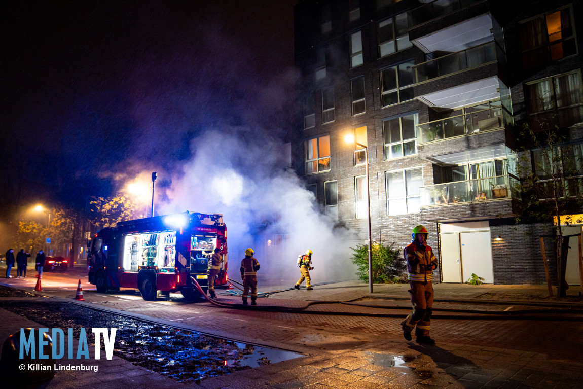 Flat ontruimd door zeer grote brand in garage Katadreuffestraat Rotterdam