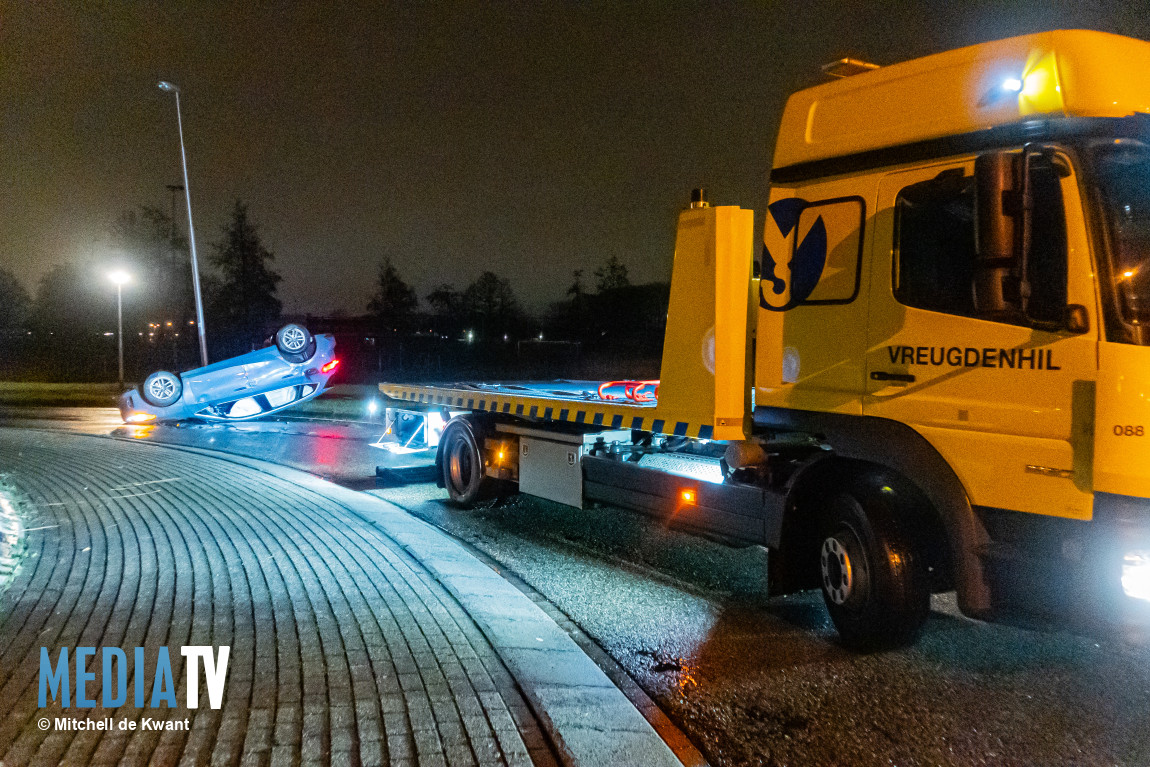 Automobilist aangehouden nadat auto over de kop slaat Carnisserbaan Barendrecht