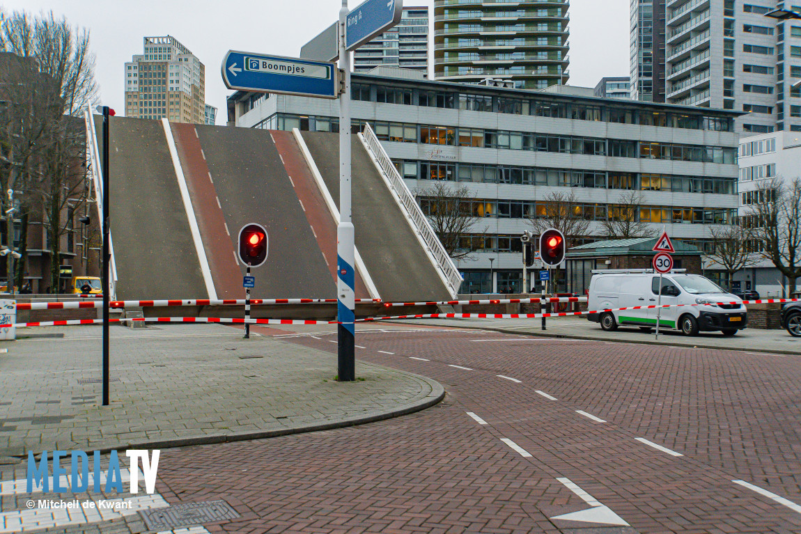 Verkeershinder door storing in geopende Rederijbrug Rotterdam