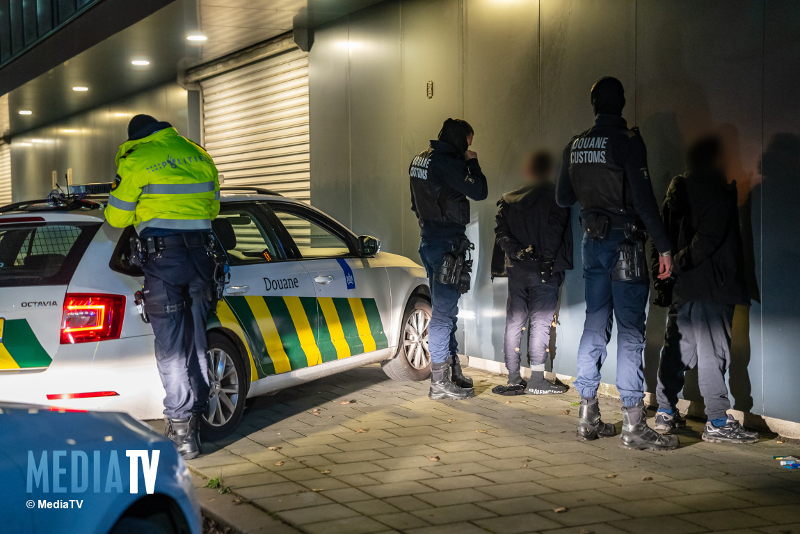 Zes uithalers aangehouden in Waalhaven Rotterdam