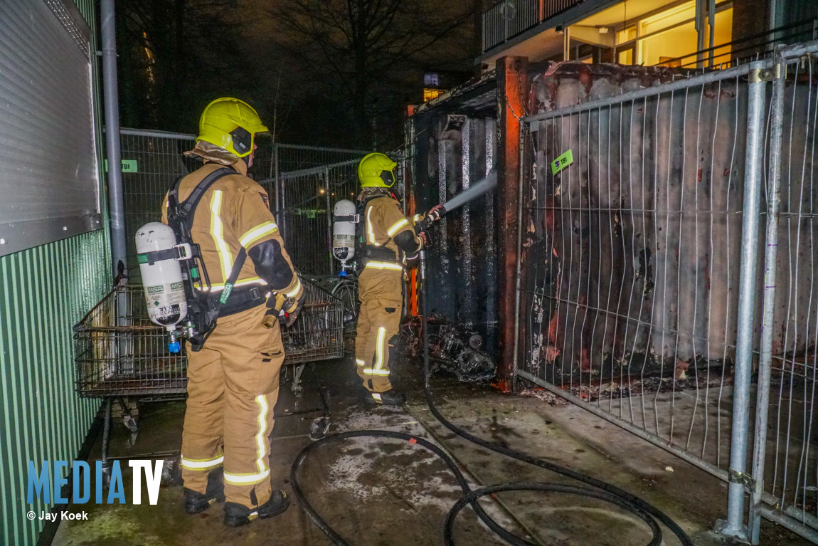 Woningen ontruimd na brand naast flatgebouw Aalscholverlaan Vlaardingen