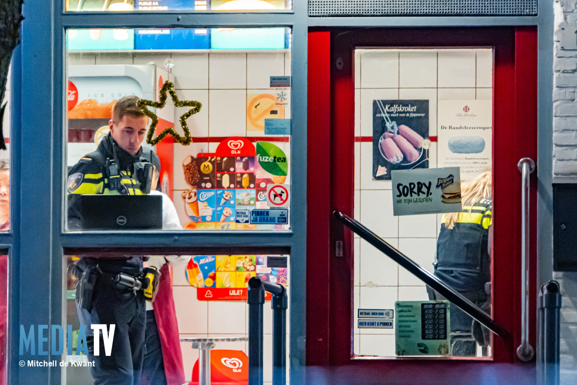 Donkergeklede overvallers zonder buit op de vlucht Wielewaalstraat Rotterdam