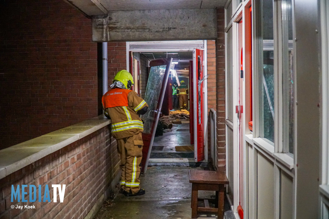 Veel schade en 18 woningen ontruimd na explosie Robert Schumanring Vlaardingen