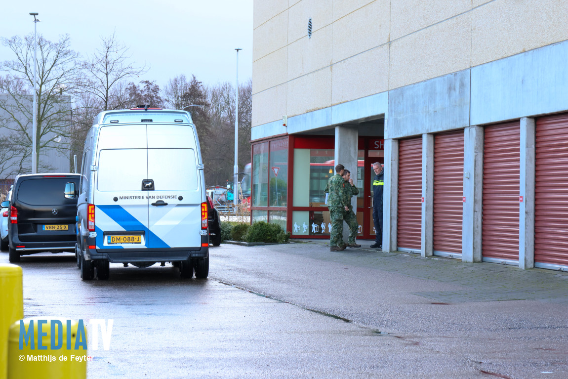 Twee aanhoudingen na vondst wapens en explosieven in opslagbox Dalkruidbaan Capelle aan den IJssel