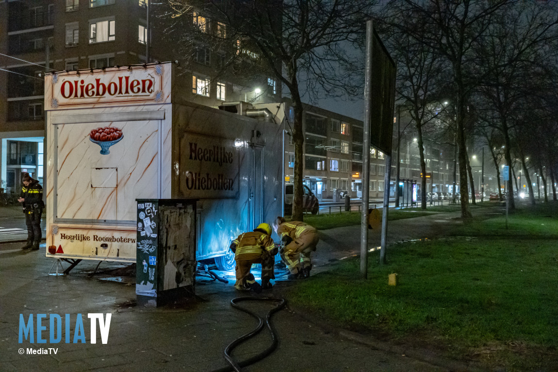 Wederom poging brandstichting bij oliebollenkraam Crooswijkseweg Rotterdam