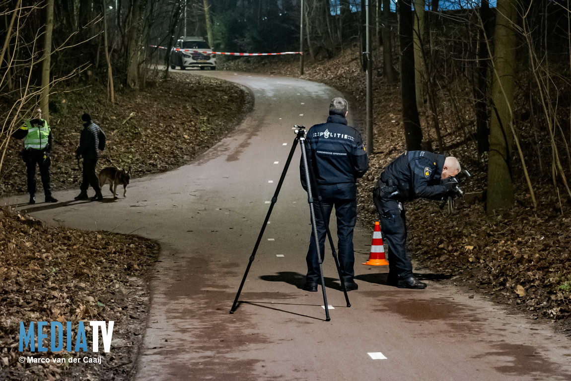 Man overleden door misdrijf, politie vindt kogelhuls Roelantpad Rotterdam