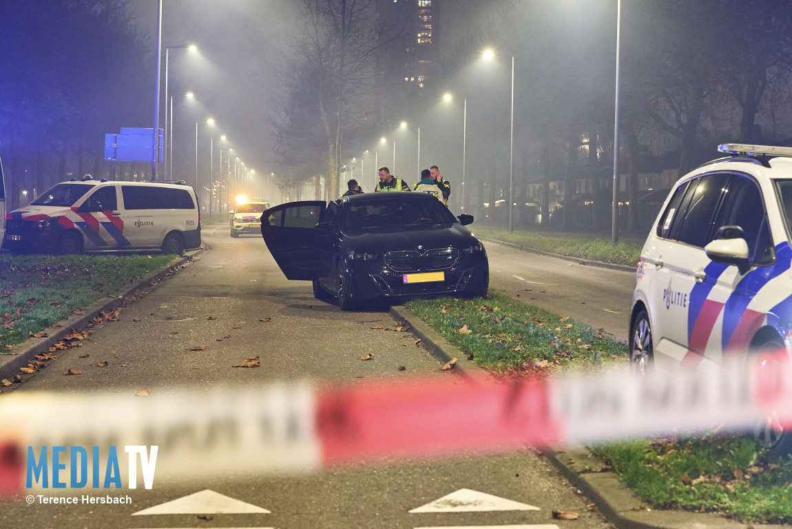 Twee mannen neergeschoten door politie, vuurwapen in auto Aveling Hoogvliet Rotterdam