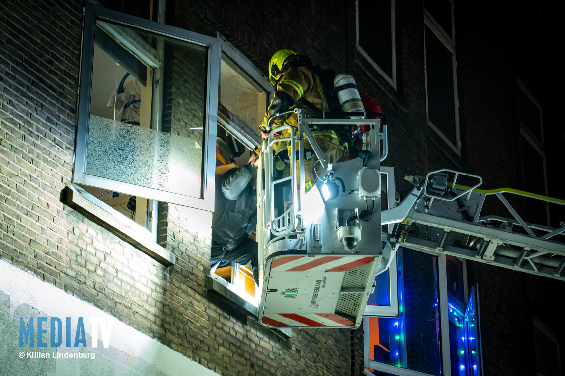 Vier mensen gered na brandende fietsaccu in trapgat Randweg Rotterdam