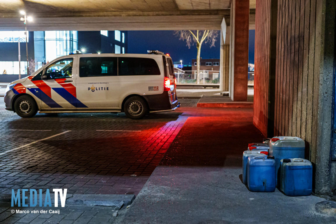 Brandweer-inzet na aantreffen van jerrycans met onbekende vloeistof Giessenweg Rotterdam