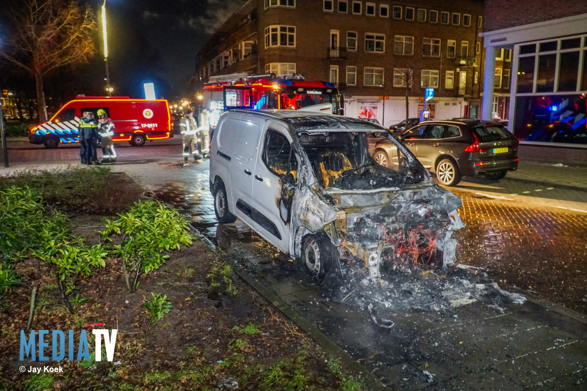 Voorkant van bestelbusje gaat in vlammen op Buijs Ballotsingel Schiedam