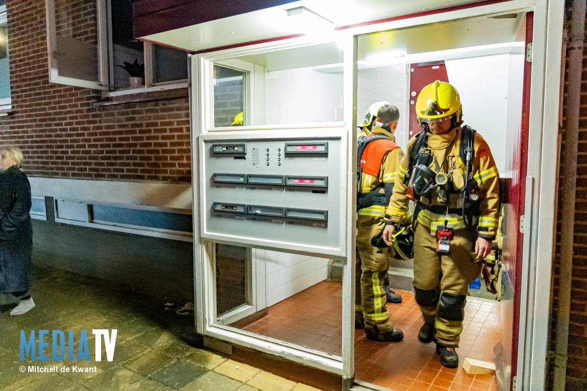 Doos met kerstboom in brand Ruigoord Rotterdam