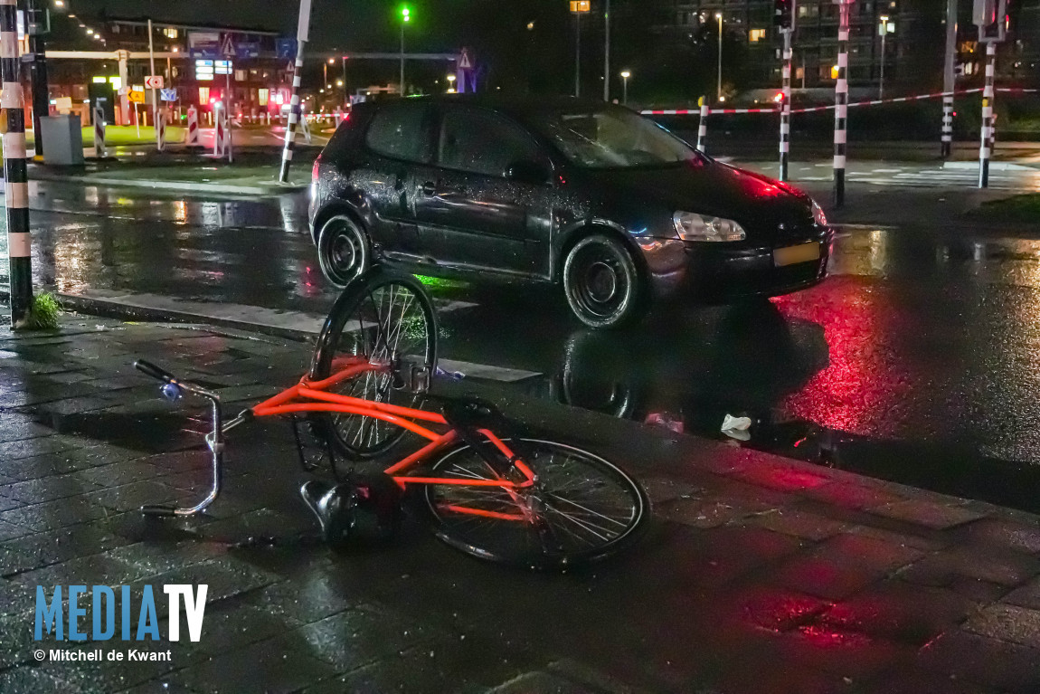 Fietser zwaargewond na aanrijding, bestuurster aangehouden Strevelsweg Rotterdam