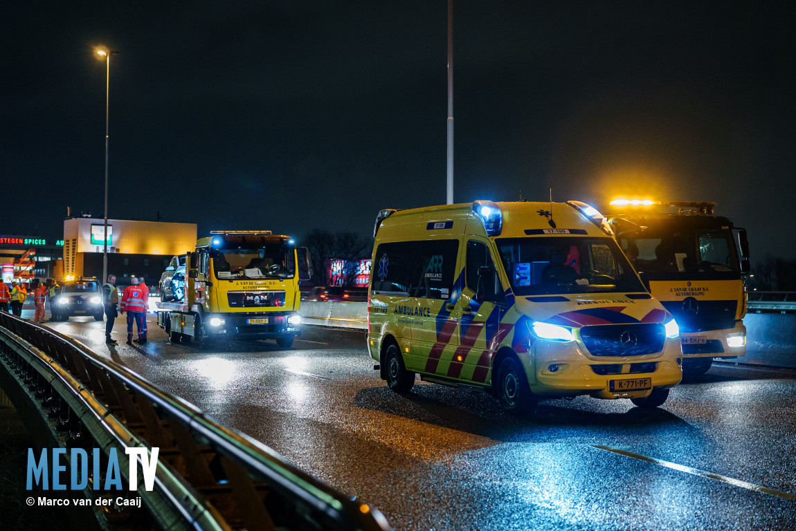 Snelweg A20 tijdelijk dicht na ongeval met meerdere voertuigen Rotterdam-Delfshaven