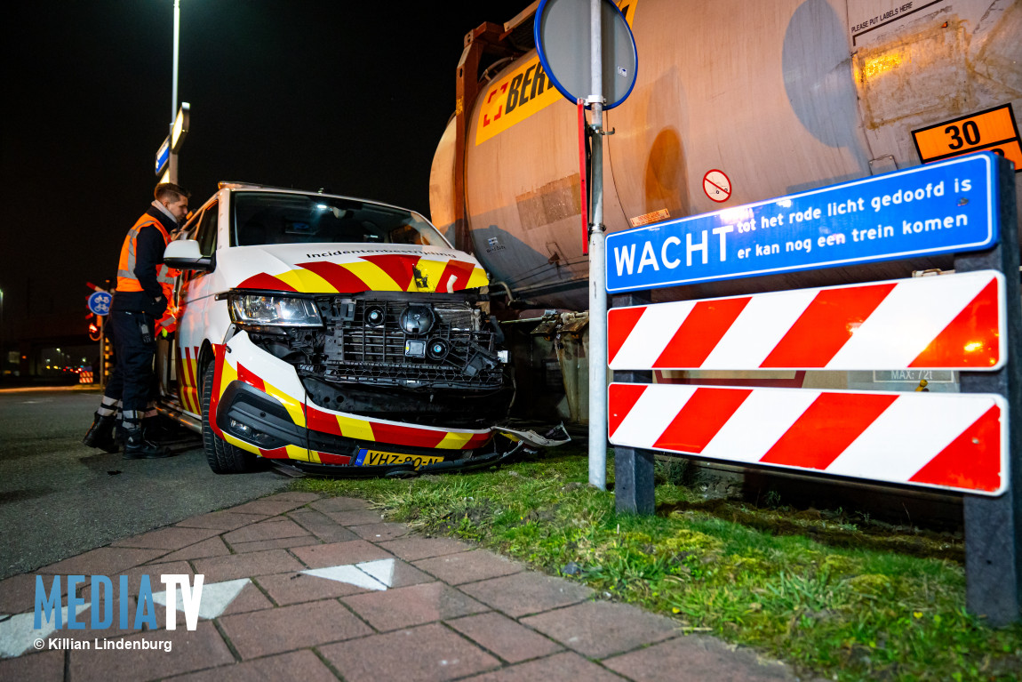 Aanrijding tussen goederentrein en ProRail-busje Merseyweg Botlek Rotterdam