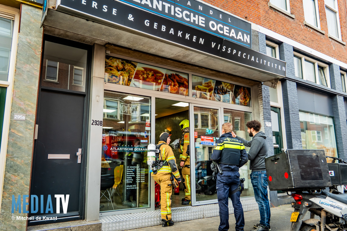 Brandweer blust kleine brand in viswinkel Hilledijk Rotterdam