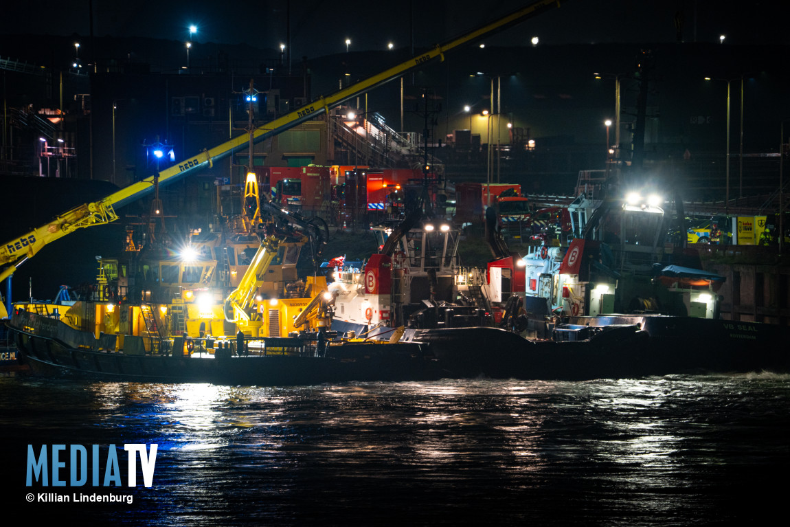 Sleepboot lek na aanvaring, 6 mensen onwel bij hulpverleningsactie Calandkanaal Europoort Rotterdam