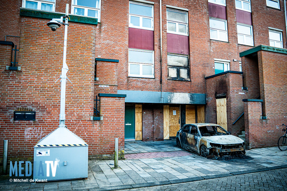 Burgemeester sluit woning na felle autobrand Lavasdonk Spijkenisse