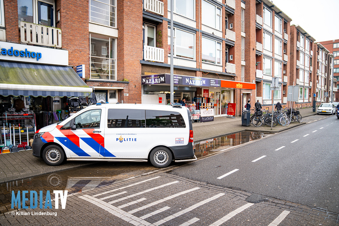 Man met oranje jas en mes overvalt Wibra Schiedamseweg Rotterdam